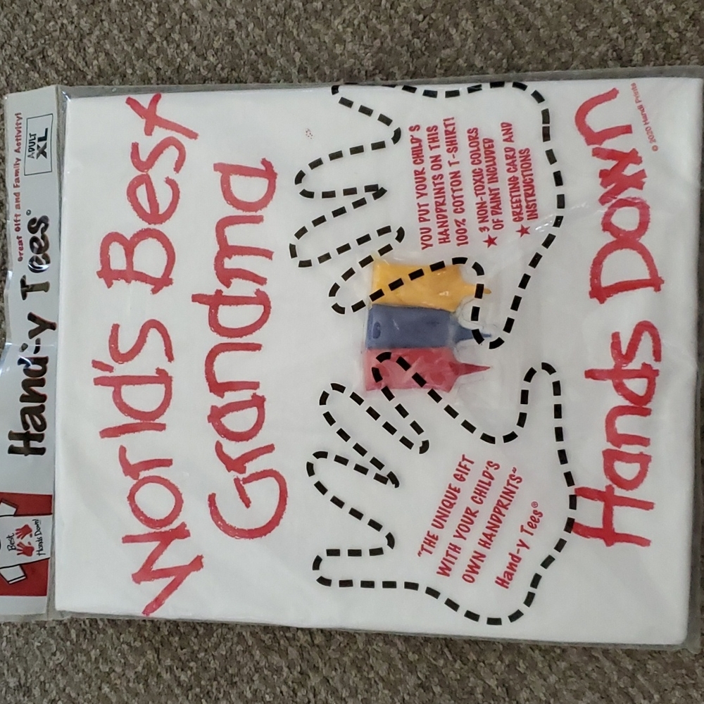 NWT WORLDS BEST GRANDMA Hand--y craft shirt!